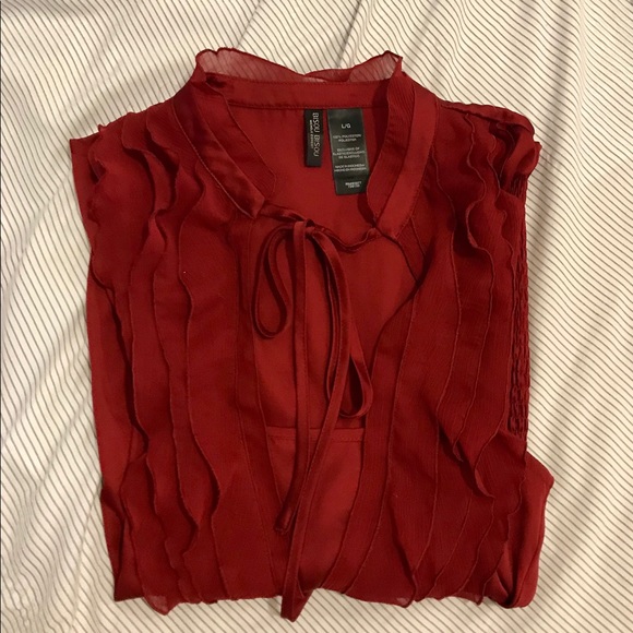 Bisou Bisou Sleeveless Red Blouse with Ruffles - Picture 3 of 3